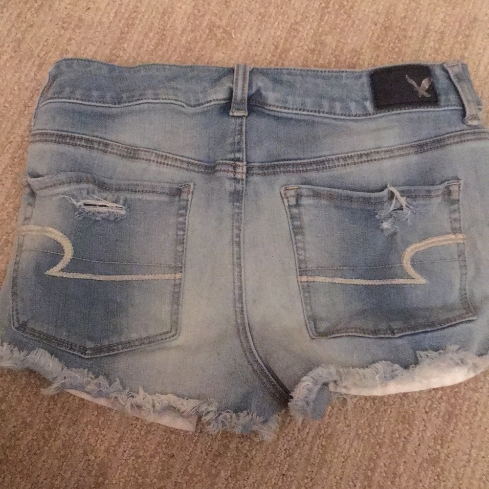 Distressed shorts - Picture 2 of 3